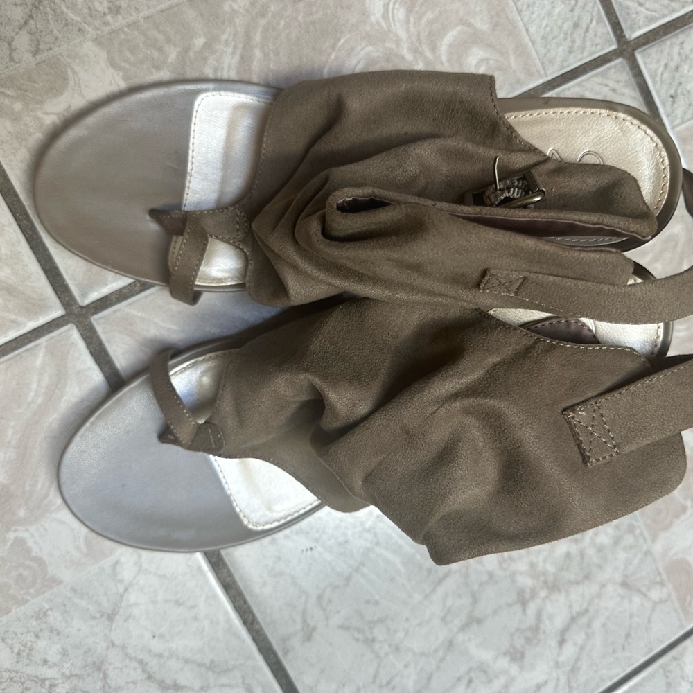 Mia 2 Brown Sandals with Contemporary Design
